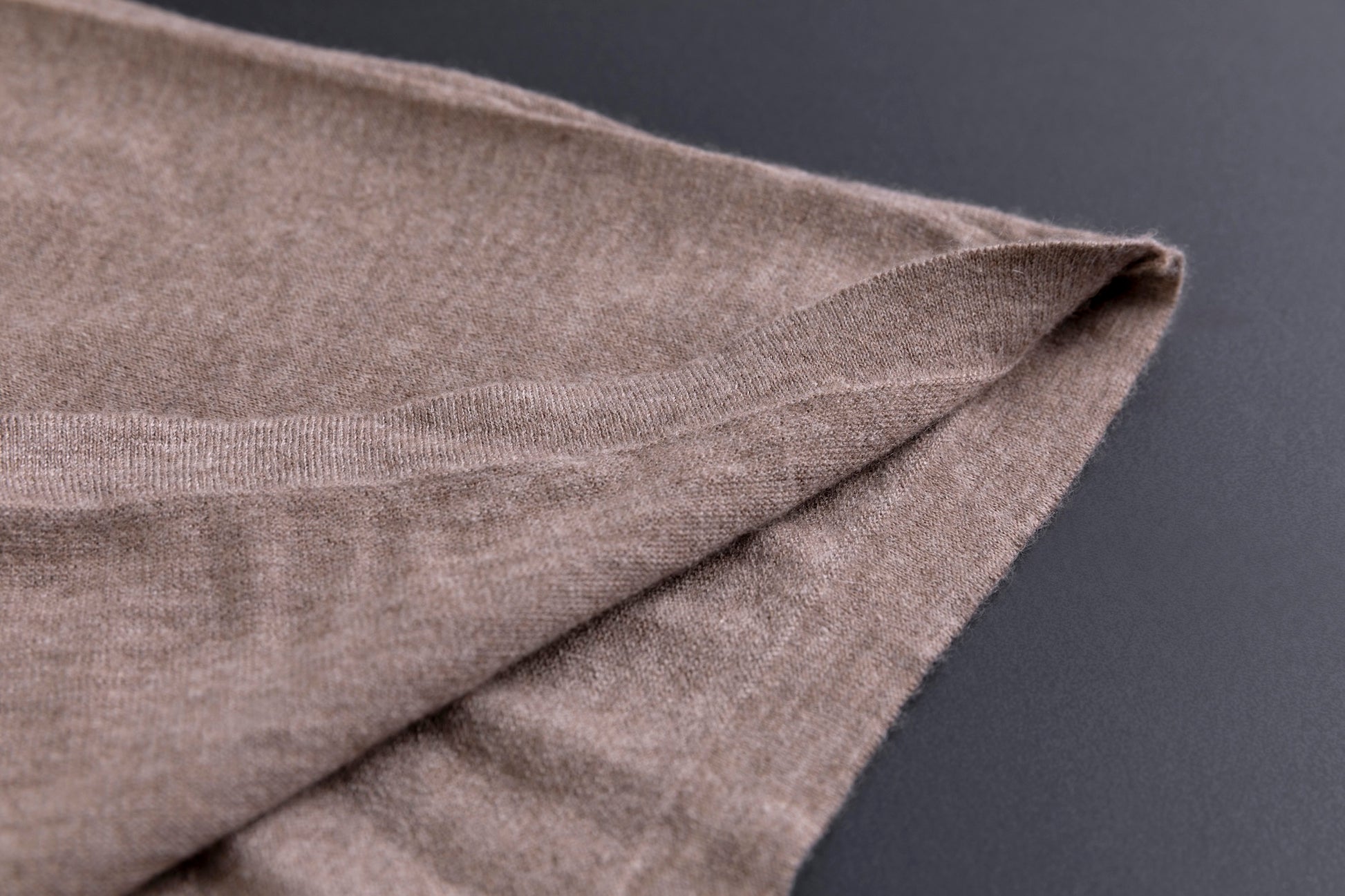 Cashmere V-neck T-shirt / White (01)