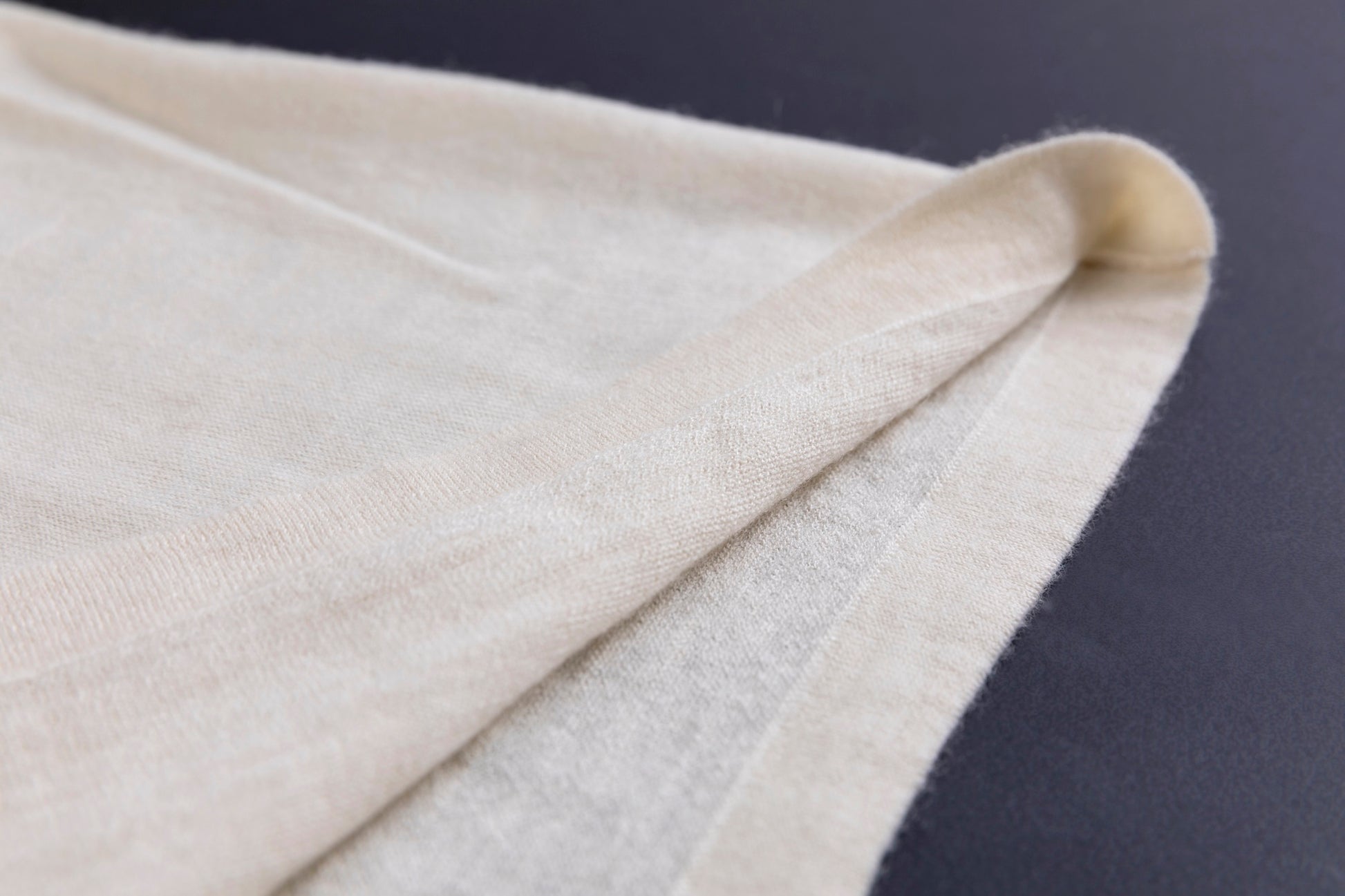 Cashmere V-neck T-shirt / White (01)