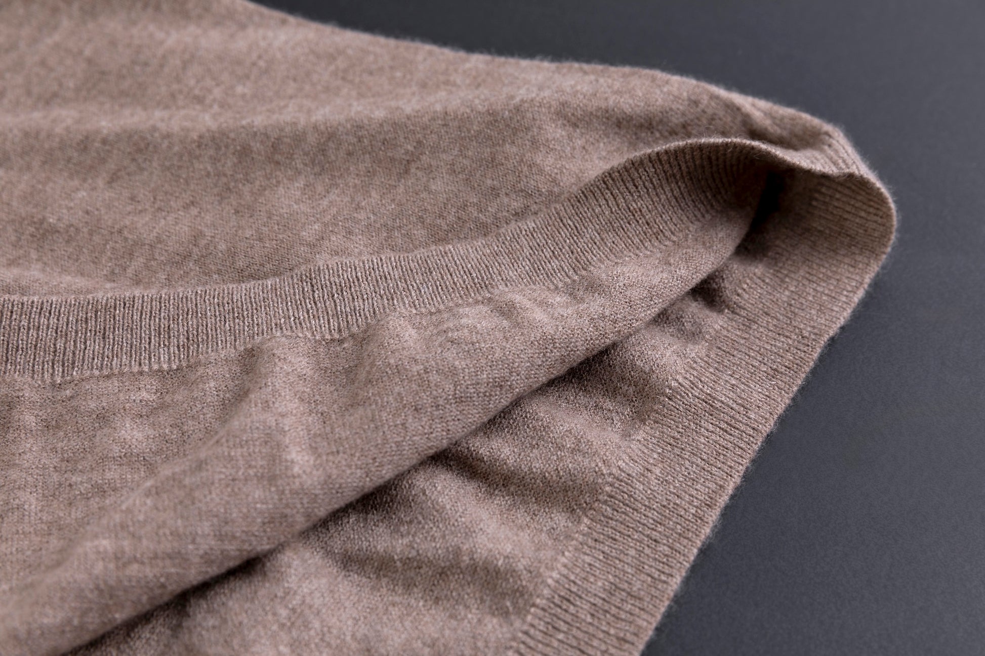 Cashmere V-neck T-shirt / White (01)