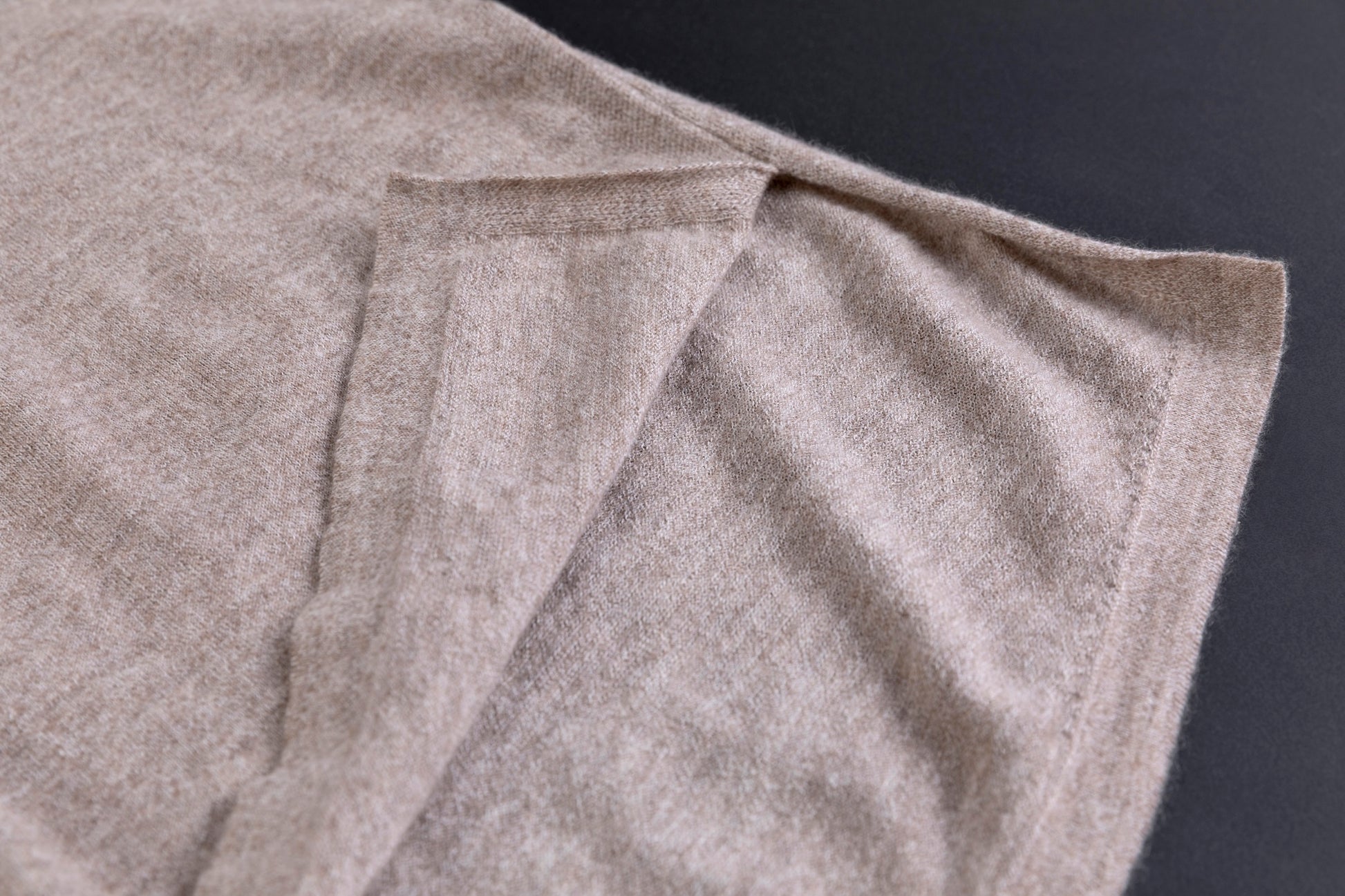 Cashmere V-neck T-shirt / White (01)