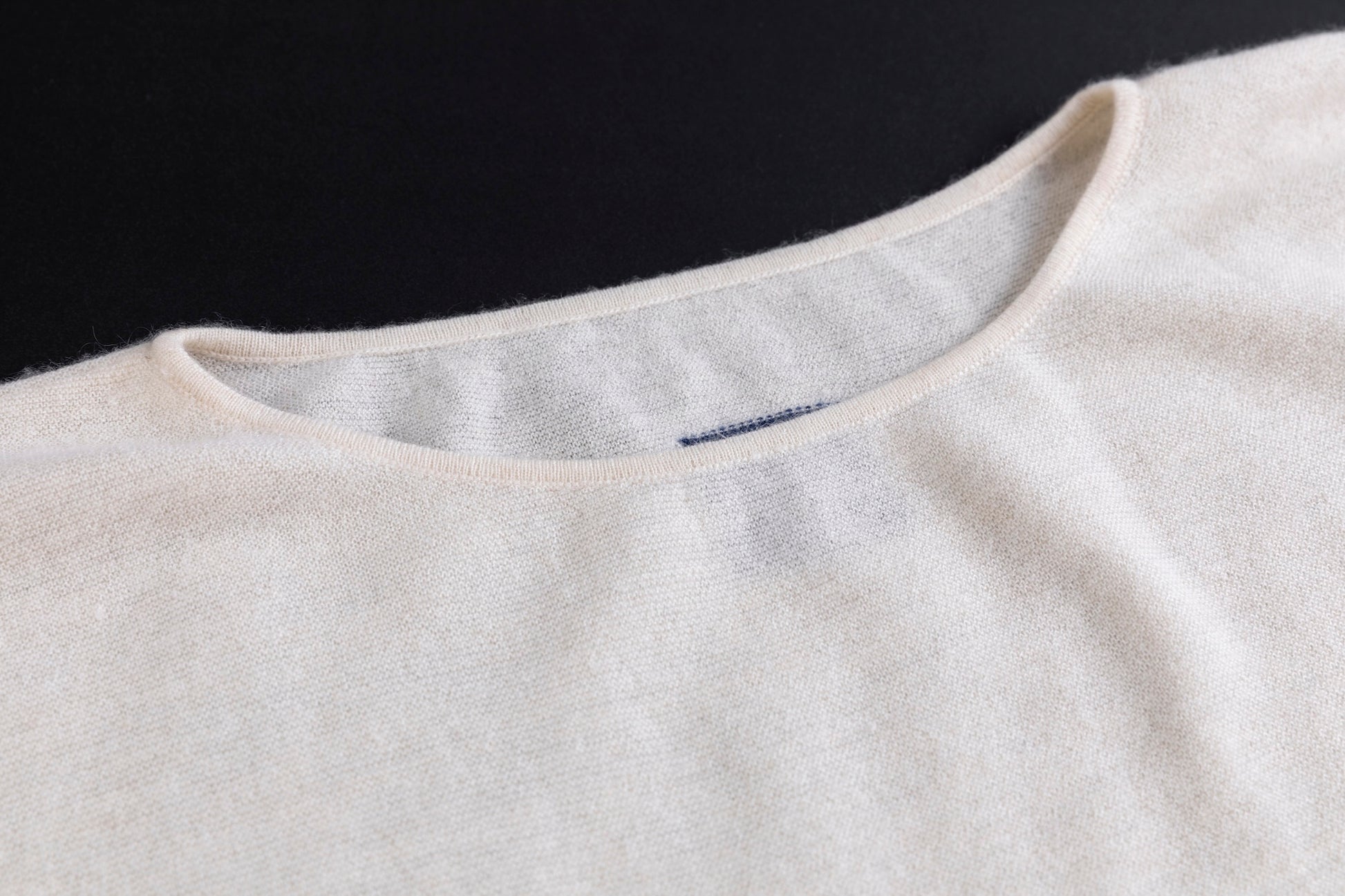 Cashmere V-neck T-shirt / White (01)