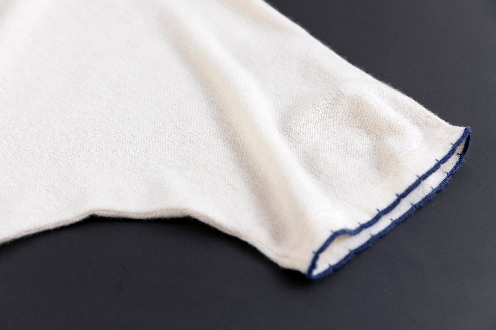 Cashmere V-neck T-shirt / White (01)