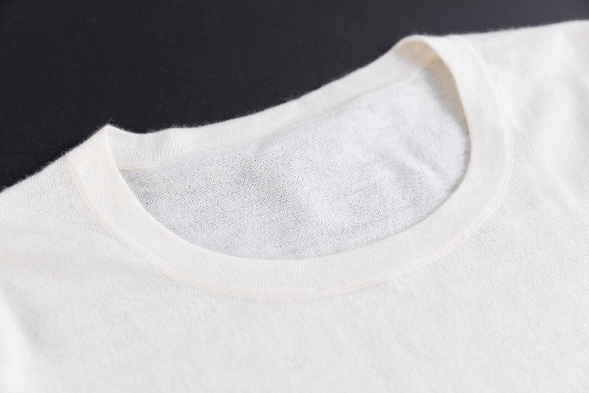 Cashmere V-neck T-shirt / White (01)