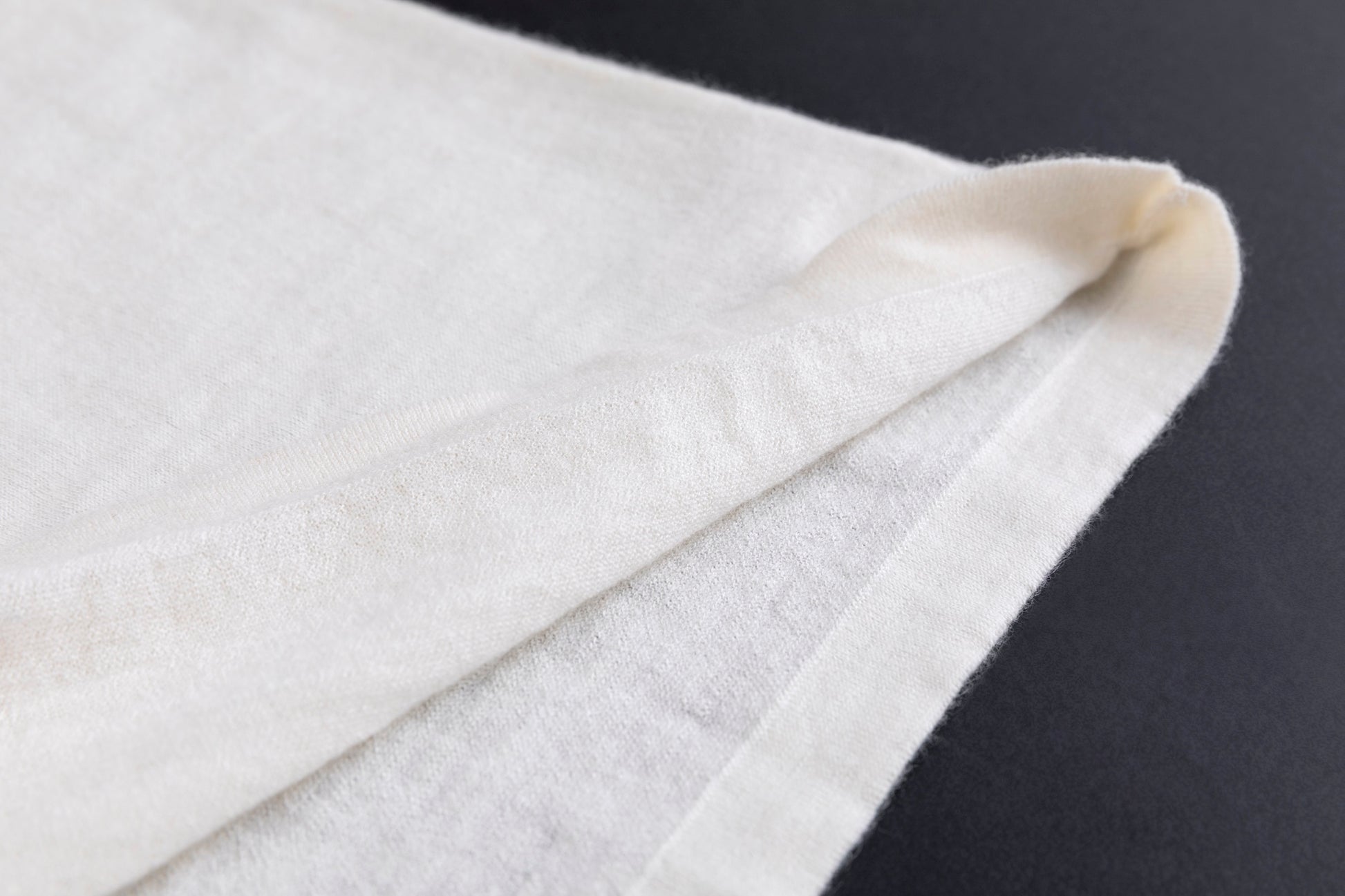 Cashmere V-neck T-shirt / White (01)