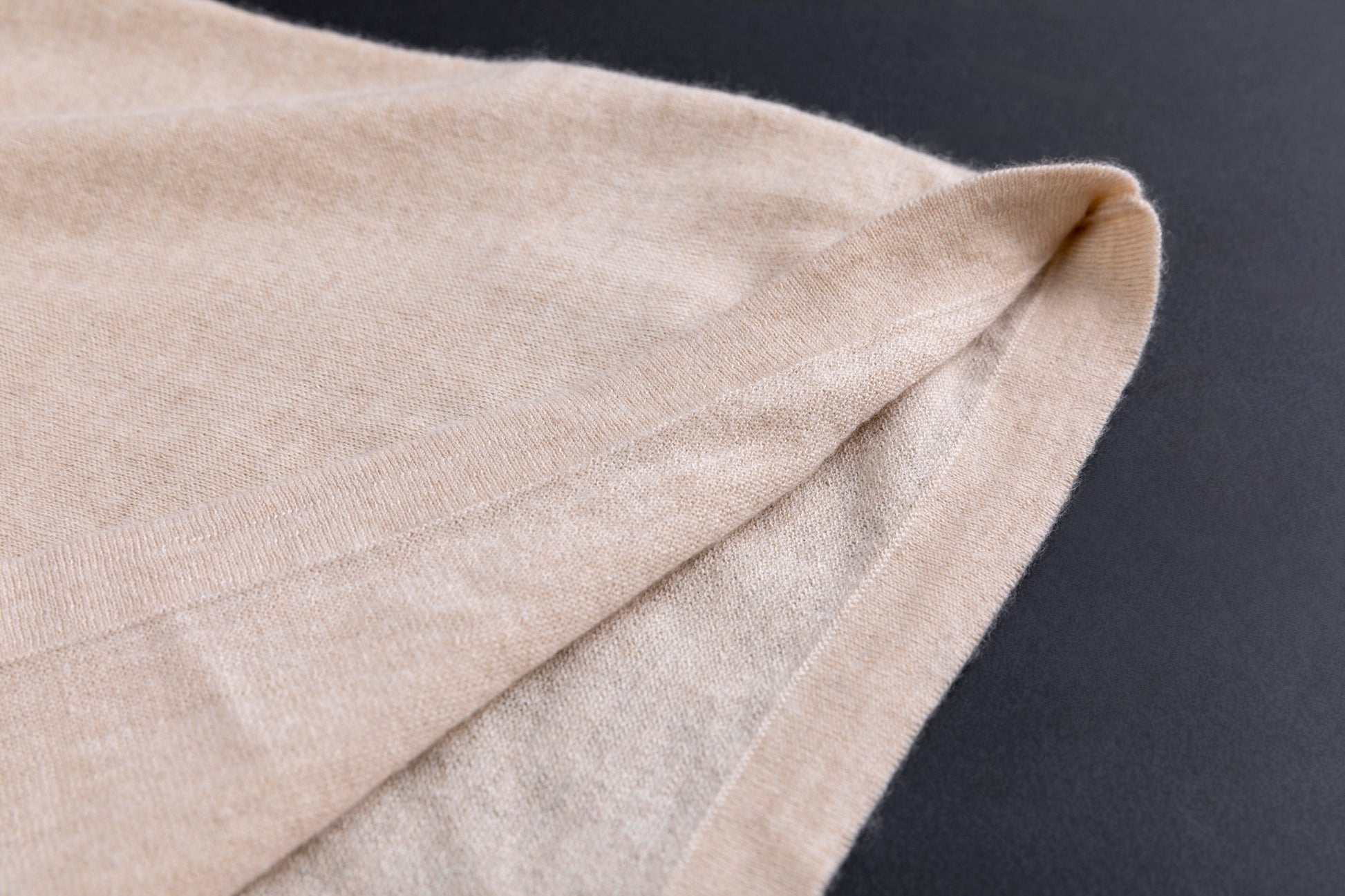 Cashmere V-neck T-shirt / White (01)