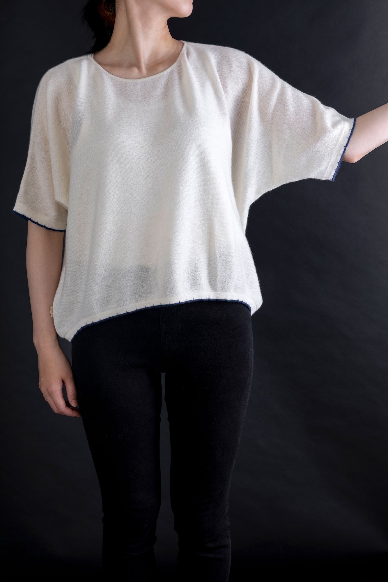 Cashmere V-neck T-shirt / White (01)
