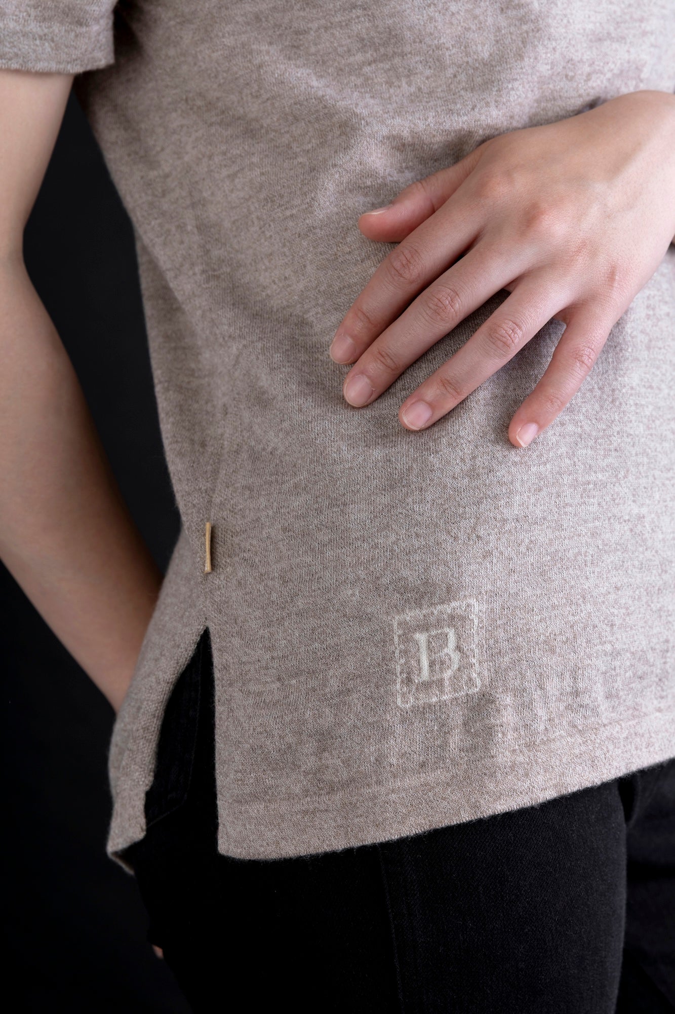 Cashmere V-neck T-shirt / White (01)