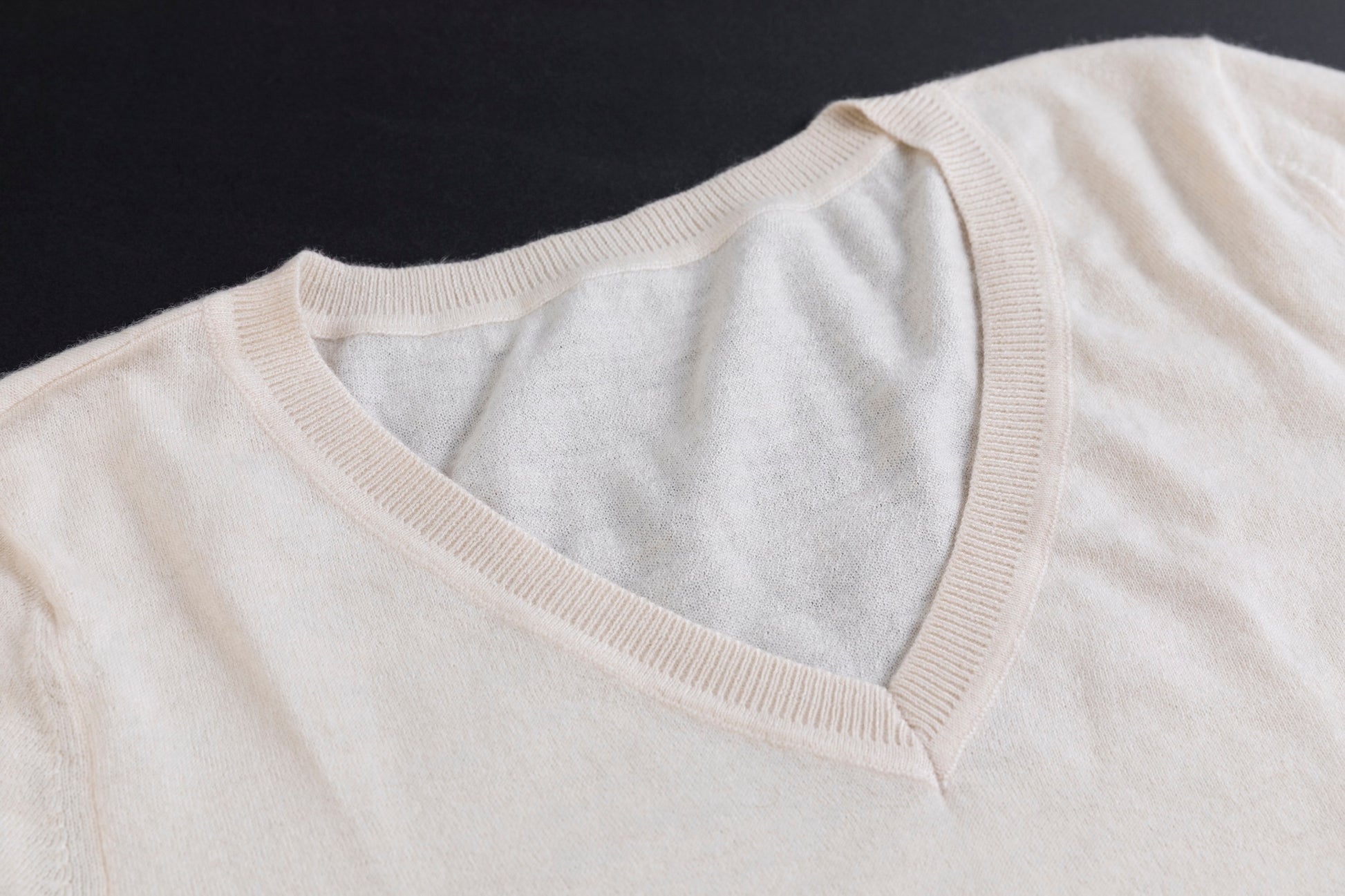 カシミヤ Vネック フィット Tシャツ / ホワイト